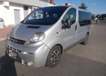 Opel Vivaro 2.5 tour 8 osobowy klimatyzacja 2 strefowa 19600 zl