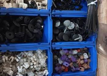 Spinka listwy ozdobnej fiat 125p Spinki listwy drzwi  fiat 125p