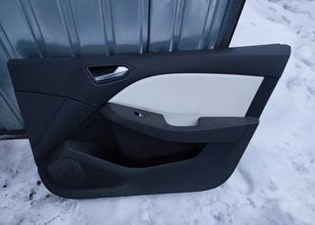 Renault Clio 5 prawy przedni boczek drzwi