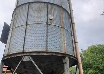 Sprzedam silos zbożowy 40t pojemności.