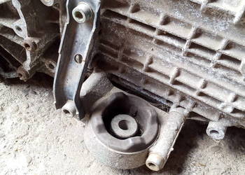 Audi 80 B4 Coupe Cabrio Uchwyt Łapa skrzyni biegów 893399151A 893399404