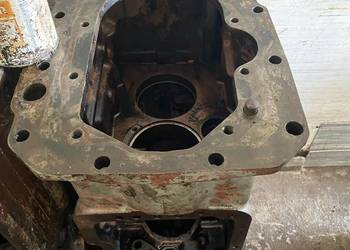 Obudowa skrzyni biegów i tylny most Zetor