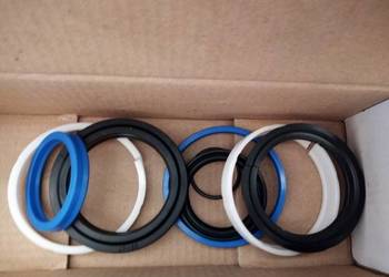 Kpl.uszczelnień siłownika dyszla