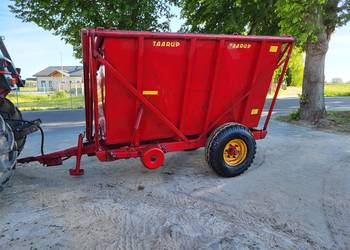 Przyczepa do zbioru traw , warzyw . Przyczepa wysokiego zaladunku transport
