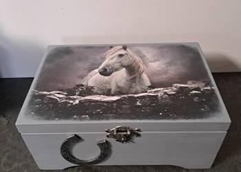 Kuferek konie szary handmade