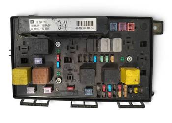 SKRZYNKA BEZPIECZNIKÓW BSI Opel Astra III H 13206751 5DK008668-14
