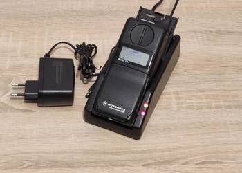 Motorola International 5200 MicroTAC StarTAC stary telefon nokia dynatac