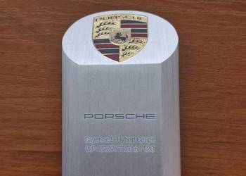Przycisk do papieru Porsche.