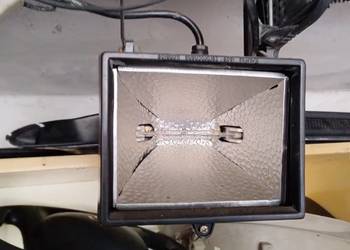 SPRAWNA Lampa halogenowa 500v do garażu