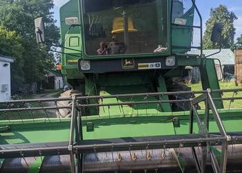 Kombajn zbożowy John Deere 1055