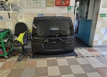 Klapa bagażnika dodge grand caravan 2017