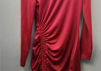 Bordowa sukienka mini ze ściągaczem – dopasowana