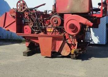 Rama kombajnu Massey Ferguson 8