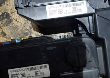 Volvo  Moduł Skrzynka bezpieczników  8688562 8688383 30786889 30657428