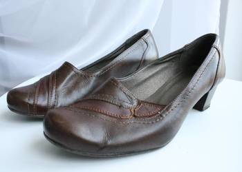 Brązowe czółenka na obcasie