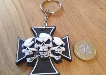 Breloczek bryloczek do kluczy Krzyż Żelazny medal odznaka czaszki czacha