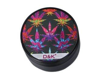 Kolorowy Młynek do Tytoniu Suszu Grinder Crusher z Listkami Marihuany D&K