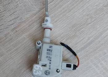 Zamek siłownik klapki paliwa VW GOLF IV  SEAT LEON I 380959782