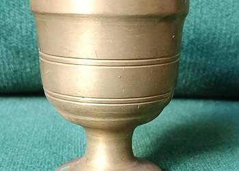 Zabytkowy mosiężny kielich moździerz