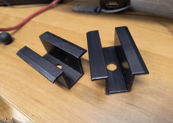 Klema PV , środkowa 3cm , z pinem uziemiajacym