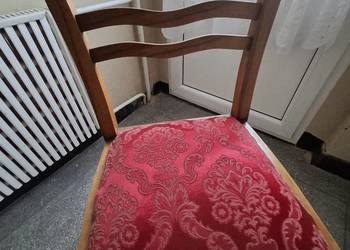 Krzesła z drewna 2 rodzaje