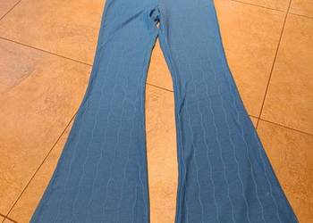 Stylowe niebieskie spodnie typu flare dzwony vintage Reserved Eco Aware