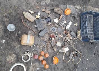 SYRENA 104 105 BOSTO R20 kierunkowskaz klosz lampy tył zbiorniczek zawiasy