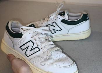 New Balance – klasyczne białe sneakersy