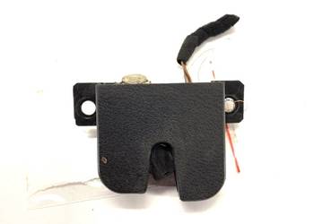 ZAMEK KLAPY TYŁ VW PASSAT B5 FL Kombi 3B9827505E 00-05