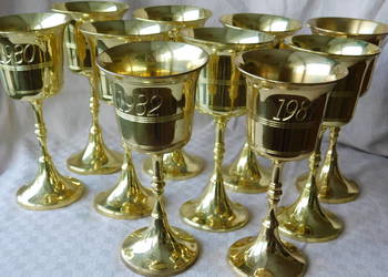 Kieliszki żółty metal z grawerowanymi latami nr 392	Fiaf