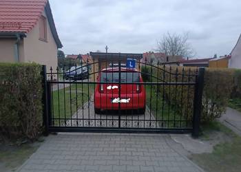 Brama przesuwna, kuta ozdobna