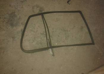 VW Golf IV 4 HB Guma Uszczelka szyby  prawy ,lewa tył