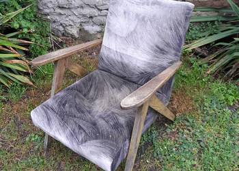 Stary fotel zabytek PRL do renowacji retro vintage