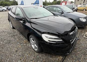 VOLVO V40 V4 LIFT 2.0 Benzyna 2019 MOMENTUM 45 tys km Uszkodzony OKAZJA!
