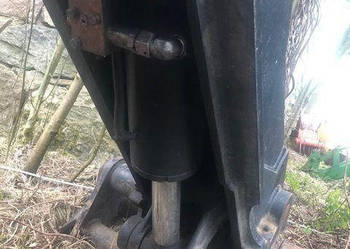 Manitou 735 - Siłownik Wychyłu Poziomowania
