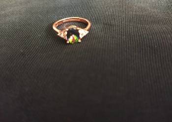 Pierścionek damski nowy Pierścionek damski nowy