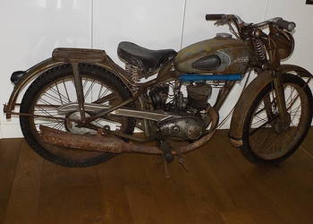 MOTOCYKL M)SKWA 125