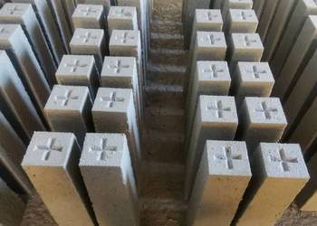 Słupek graniczny, słupek geodezyjny, kamień graniczny