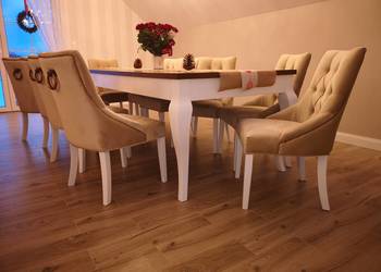 Krzesło z kołatką pinezki tapicerowane pikowane producent