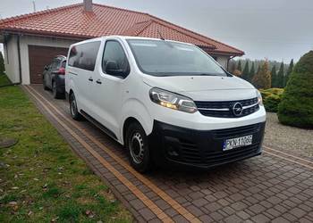 Opel Vivaro 9 osób mały przebieg