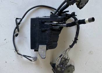 mechanizm zamka drzwi RAV4