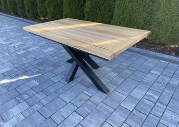 Stół z dębowym blatem w stylu loft