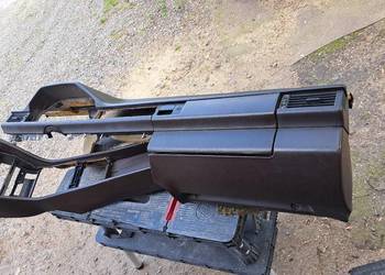 Kokpit , tunel W124 1 seria