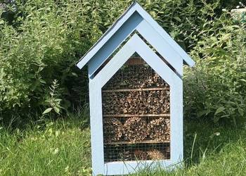 Eko hotel , domek ,budka , pszczoła murarka , pszczoła rogata