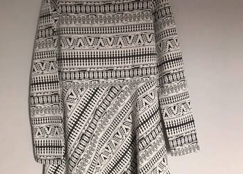 Sukienka z długim rękawem w ciekawy wzór r. XS/S 158-164