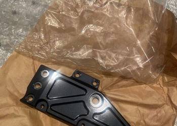 Kawasaki Zephyr 550 Nowa Osłona Wahacza Łapa Mocowanie wspornik N393