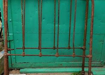 Przedwojenne żeliwne zagłówki do łóżka