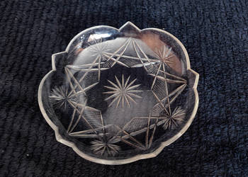 talerzyk deserowy ze szlifem prl szkło