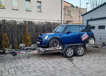 Laweta uchylna Brenderup przyczepa do transportu samochodów