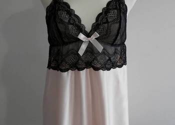 Koszulka  Nocna Satynowa Modny Baby Pink Zdobiona Czarną Koronką L/XL